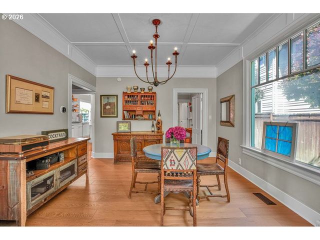 828 7TH St, Lake Oswego, OR 97034