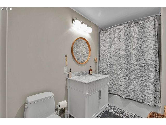 828 7TH St, Lake Oswego, OR 97034