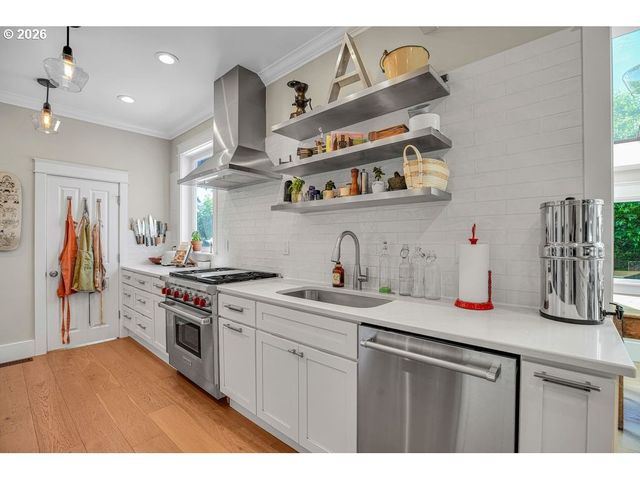 828 7TH St, Lake Oswego, OR 97034