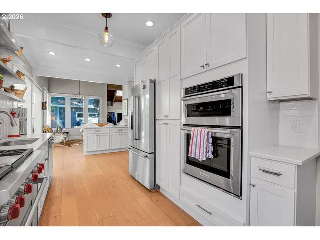 828 7TH St, Lake Oswego, OR 97034