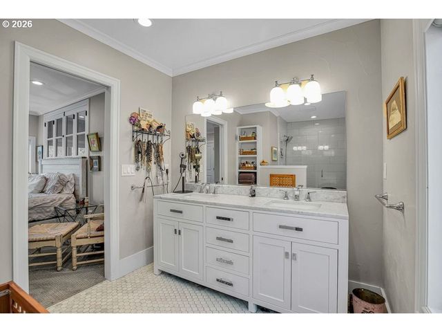 828 7TH St, Lake Oswego, OR 97034