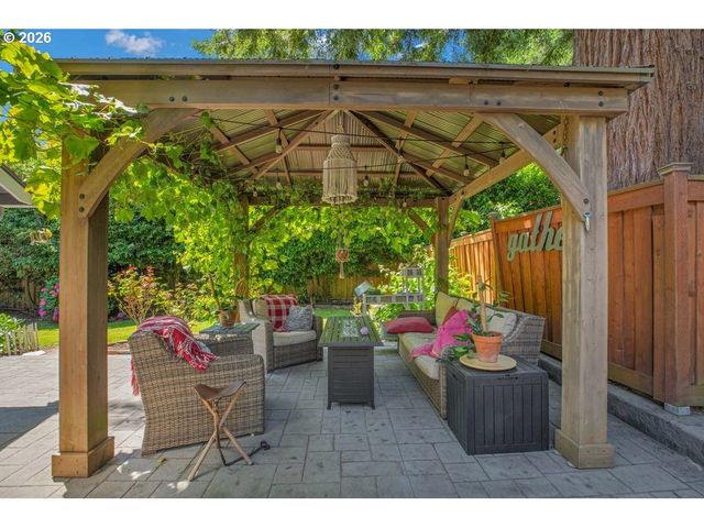 828 7TH St, Lake Oswego, OR 97034
