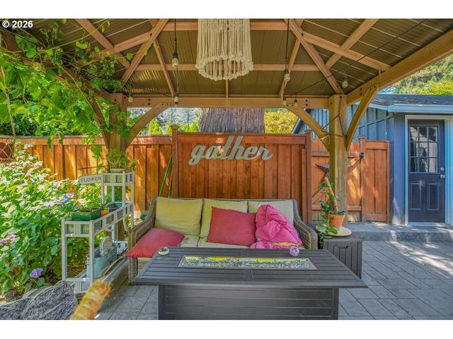 828 7TH St, Lake Oswego, OR 97034