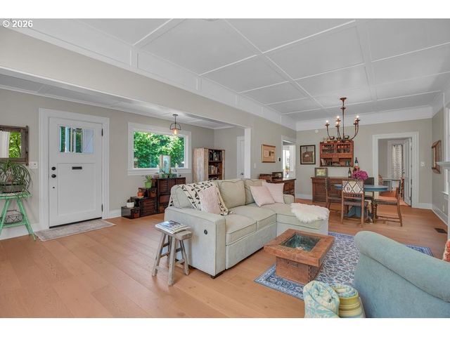 828 7TH St, Lake Oswego, OR 97034