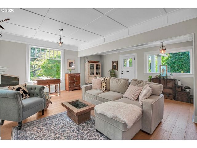 828 7TH St, Lake Oswego, OR 97034