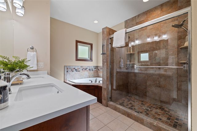 811 NW Boulder Point Place, Ankeny, IA 50023