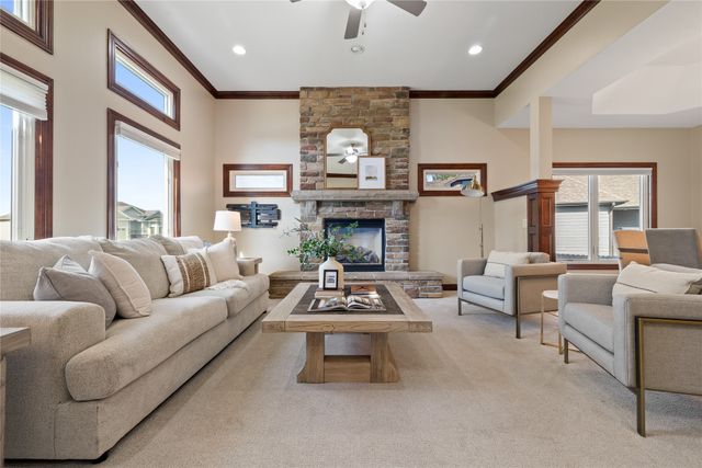 811 NW Boulder Point Place, Ankeny, IA 50023