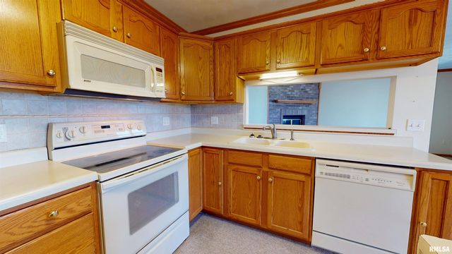 2 ROYAL Court, Washington, IL 61571