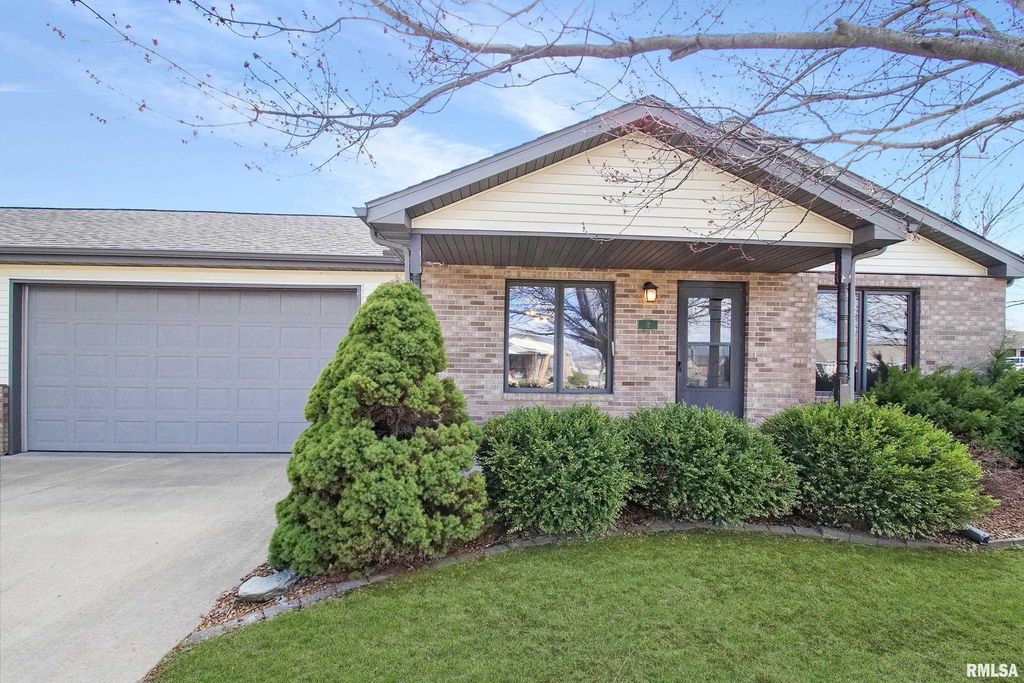 2 ROYAL Court, Washington, IL 61571