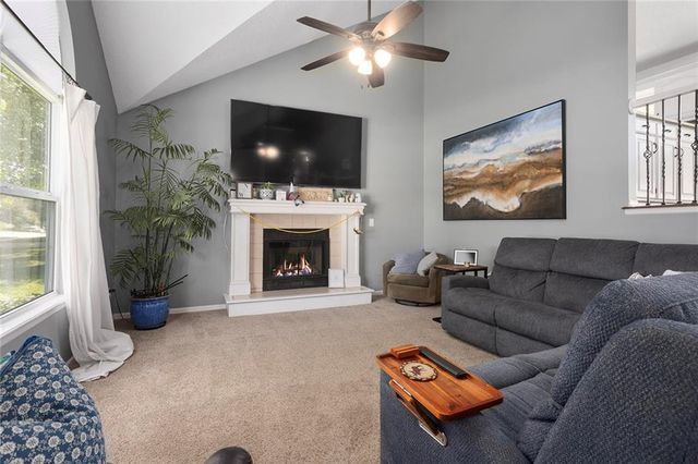 309 NE FIDDLEWOOD Avenue, Lee's Summit, MO 64086