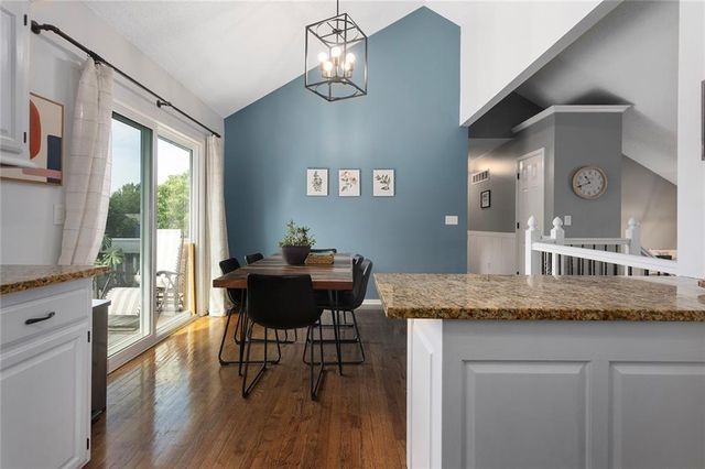 309 NE FIDDLEWOOD Avenue, Lee's Summit, MO 64086