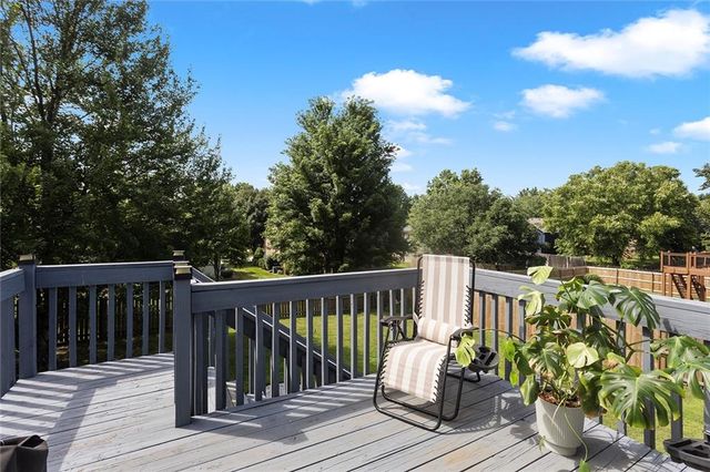 309 NE FIDDLEWOOD Avenue, Lee's Summit, MO 64086