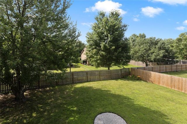 309 NE FIDDLEWOOD Avenue, Lee's Summit, MO 64086