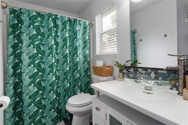 309 NE FIDDLEWOOD Avenue, Lee's Summit, MO 64086