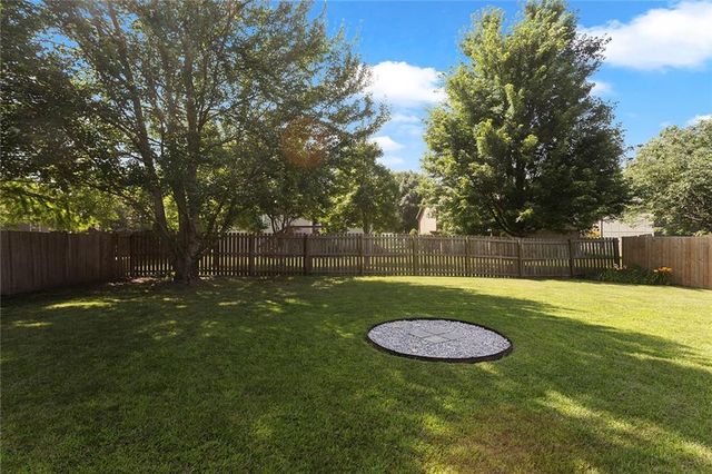 309 NE FIDDLEWOOD Avenue, Lee's Summit, MO 64086
