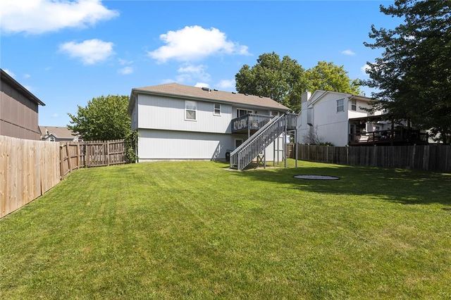 309 NE FIDDLEWOOD Avenue, Lee's Summit, MO 64086