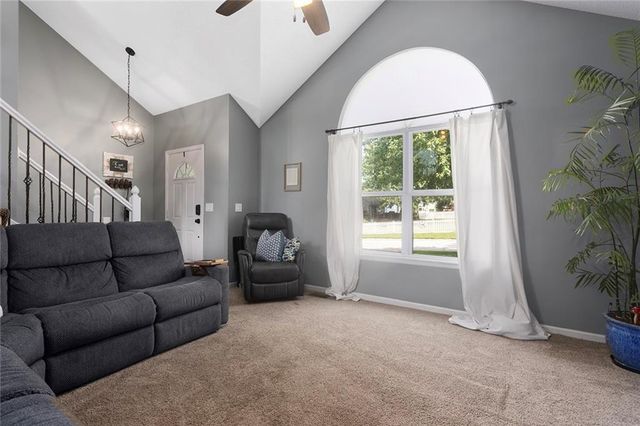 309 NE FIDDLEWOOD Avenue, Lee's Summit, MO 64086