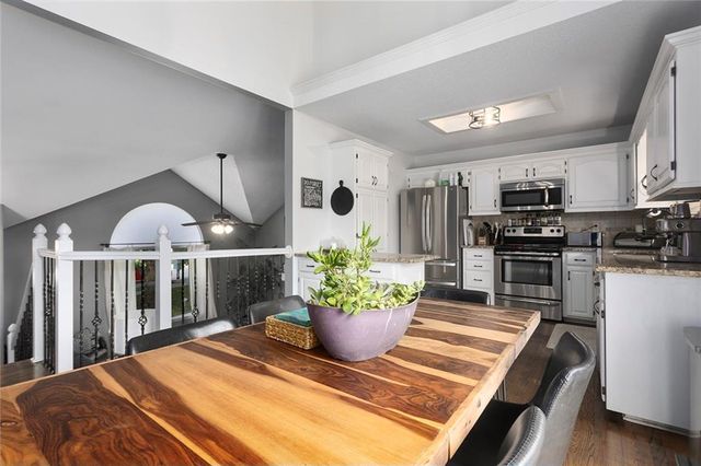 309 NE FIDDLEWOOD Avenue, Lee's Summit, MO 64086