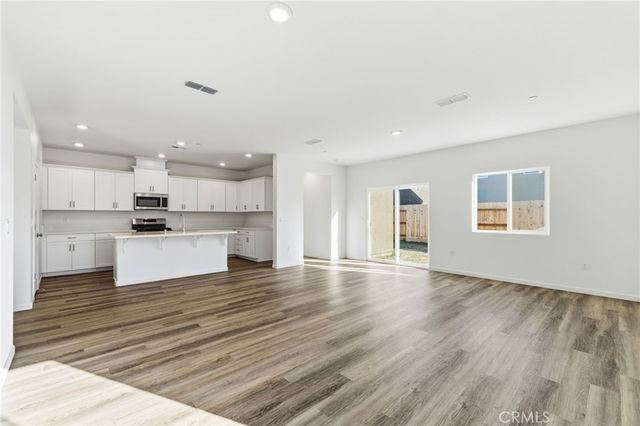 889 S Philip, Fowler, CA 93625