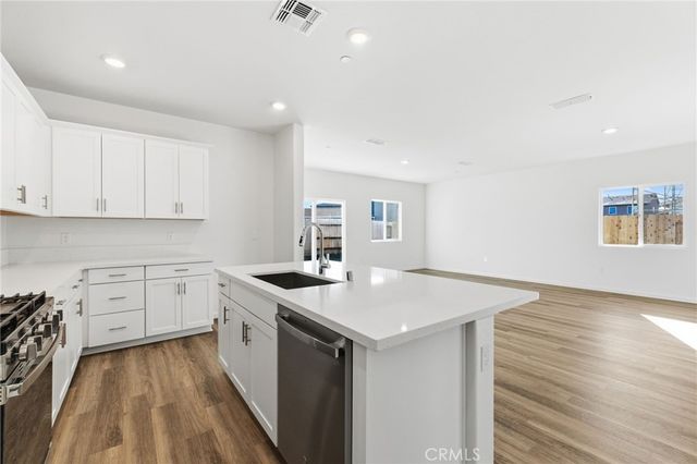 889 S Philip, Fowler, CA 93625