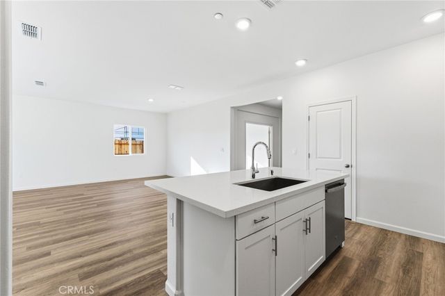 889 S Philip, Fowler, CA 93625