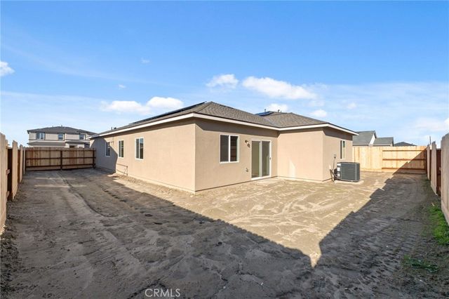 889 S Philip, Fowler, CA 93625