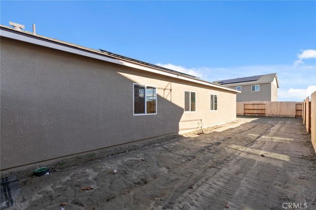 889 S Philip, Fowler, CA 93625
