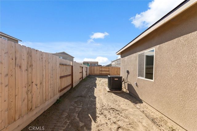 889 S Philip, Fowler, CA 93625