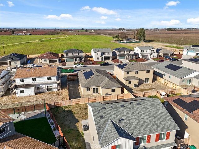 889 S Philip, Fowler, CA 93625