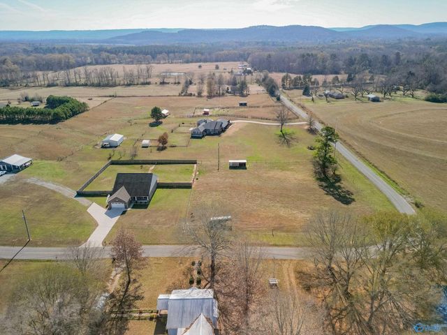 382 Herman Bailey Road, Somerville, AL 35670