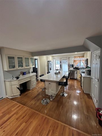 869 De Mott Avenue, Baldwin, NY 11510