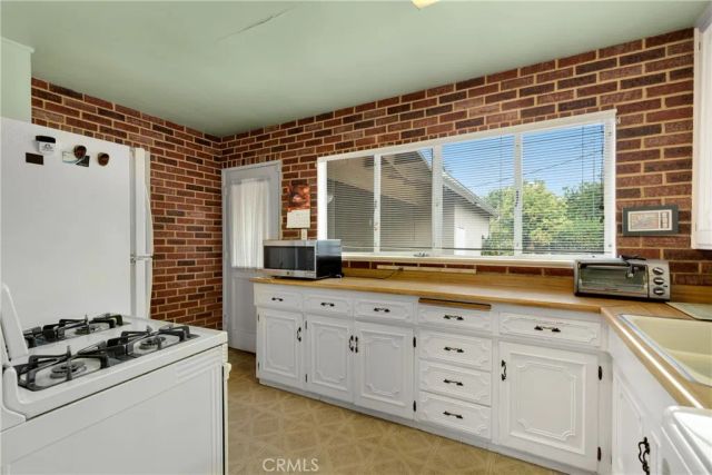 8341 Minuet Place, Panorama City, CA 91402