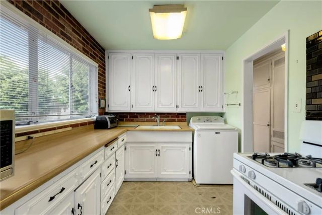 8341 Minuet Place, Panorama City, CA 91402