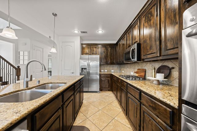 617 Wellington Drive, Roanoke, TX 76262