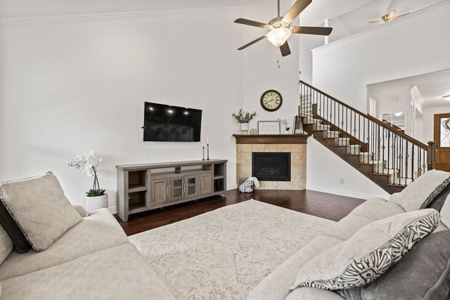 617 Wellington Drive, Roanoke, TX 76262