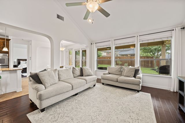 617 Wellington Drive, Roanoke, TX 76262