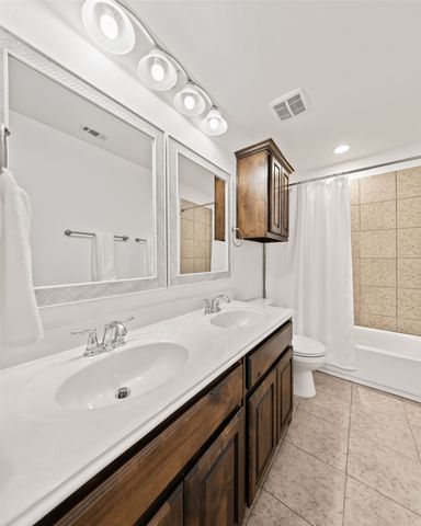 617 Wellington Drive, Roanoke, TX 76262