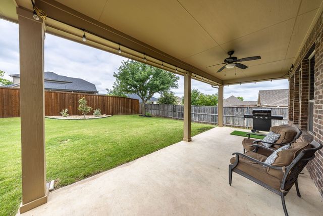 617 Wellington Drive, Roanoke, TX 76262