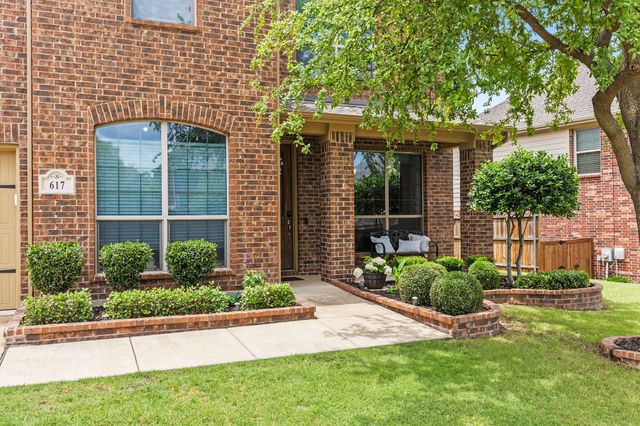 617 Wellington Drive, Roanoke, TX 76262