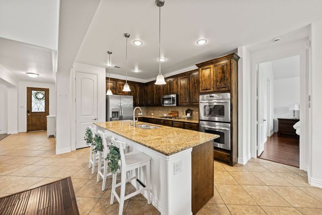 617 Wellington Drive, Roanoke, TX 76262