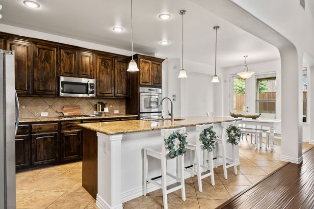617 Wellington Drive, Roanoke, TX 76262