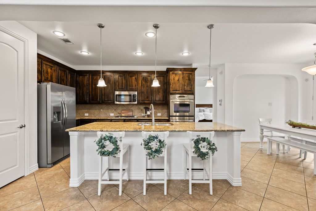 617 Wellington Drive, Roanoke, TX 76262
