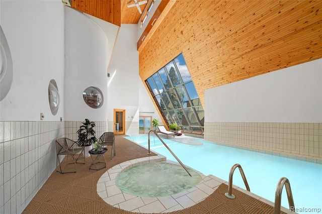935 Stratton Drive, Waterford, MI 48328