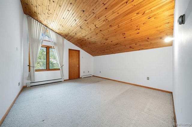935 Stratton Drive, Waterford, MI 48328