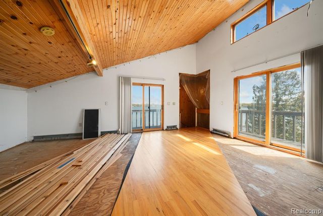 935 Stratton Drive, Waterford, MI 48328