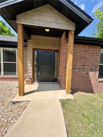 3 Bridle Circle, Bella Vista, AR 72715