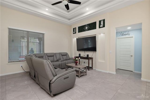 1407 W Combes Avenue, Alton, TX 78573