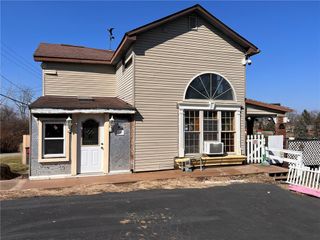 404 Triangle Dr, Kennedy Twp, PA 15136