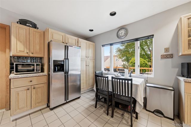 181 Branch Avenue, Freeport, NY 11520