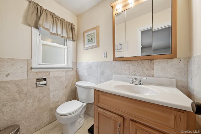 181 Branch Avenue, Freeport, NY 11520